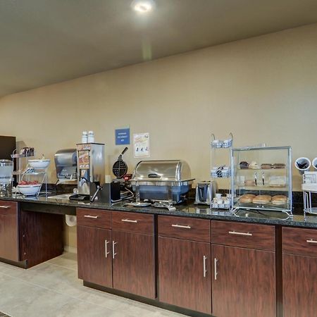 Cobblestone Inn & Suites-Kersey Bagian luar foto