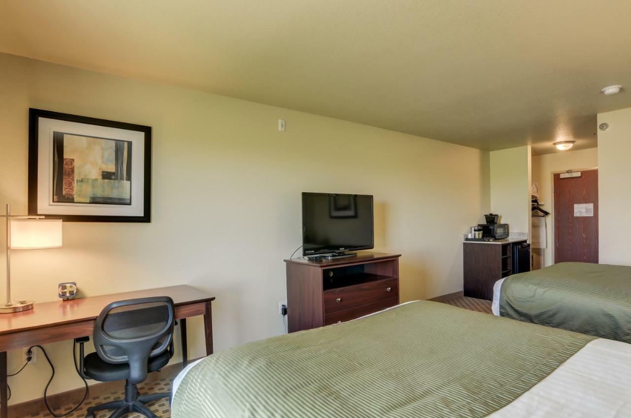Cobblestone Inn & Suites-Kersey Bagian luar foto