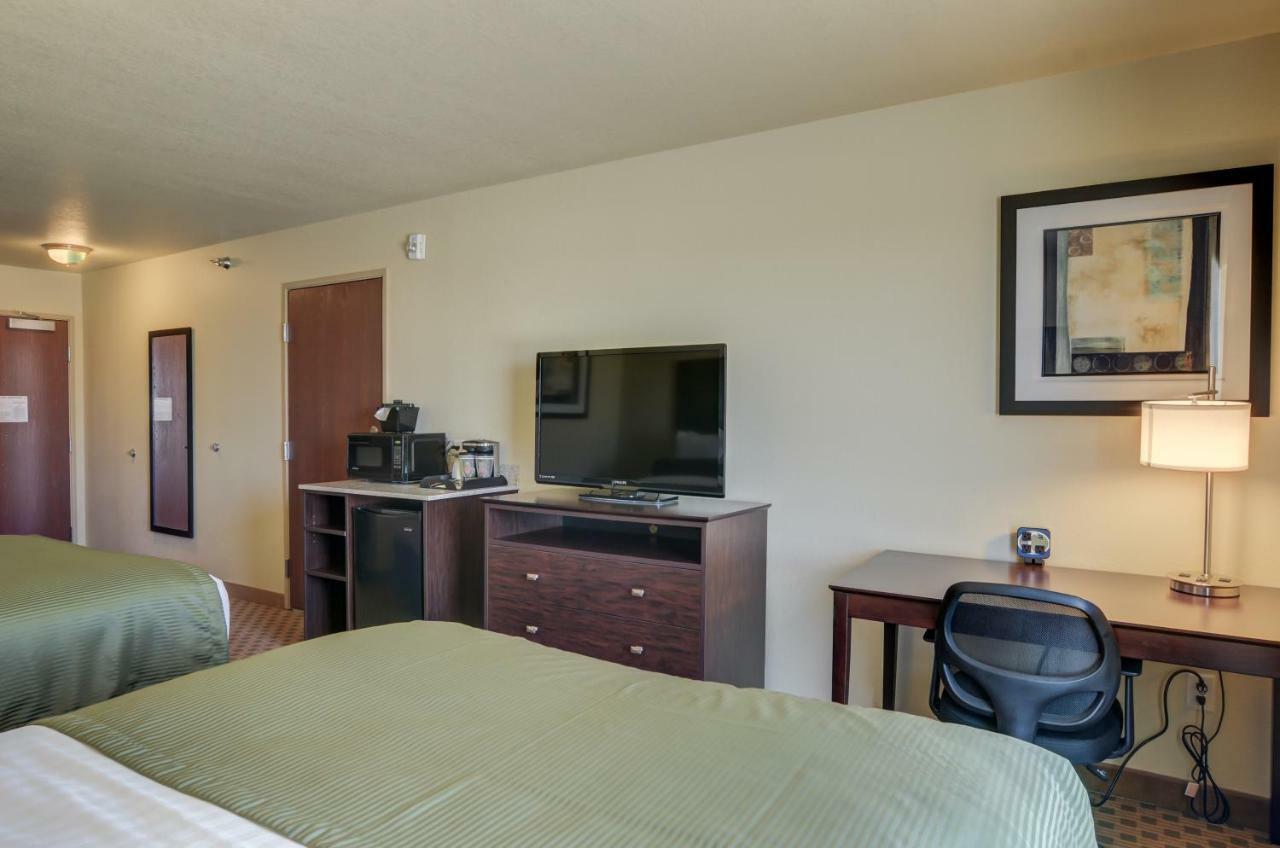 Cobblestone Inn & Suites-Kersey Bagian luar foto