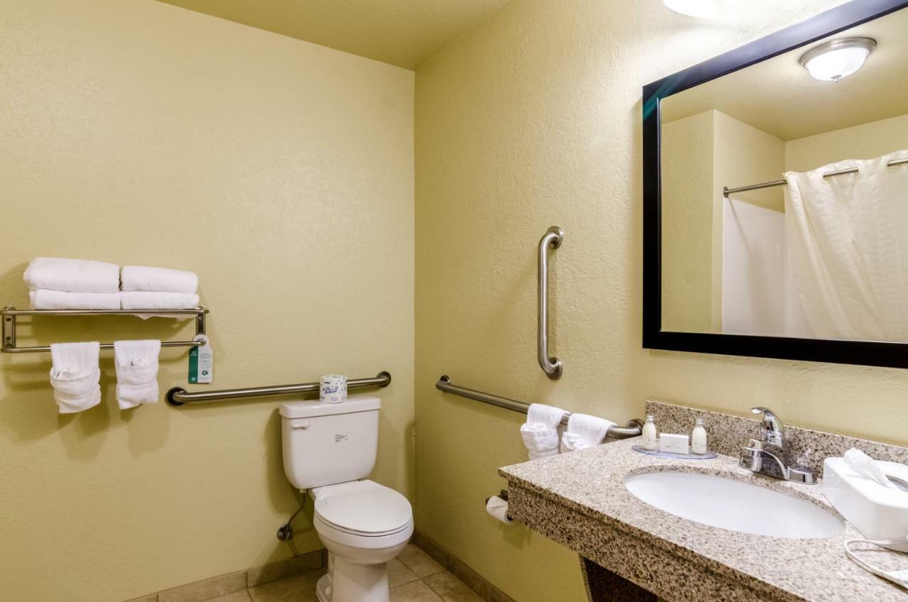 Cobblestone Inn & Suites-Kersey Bagian luar foto