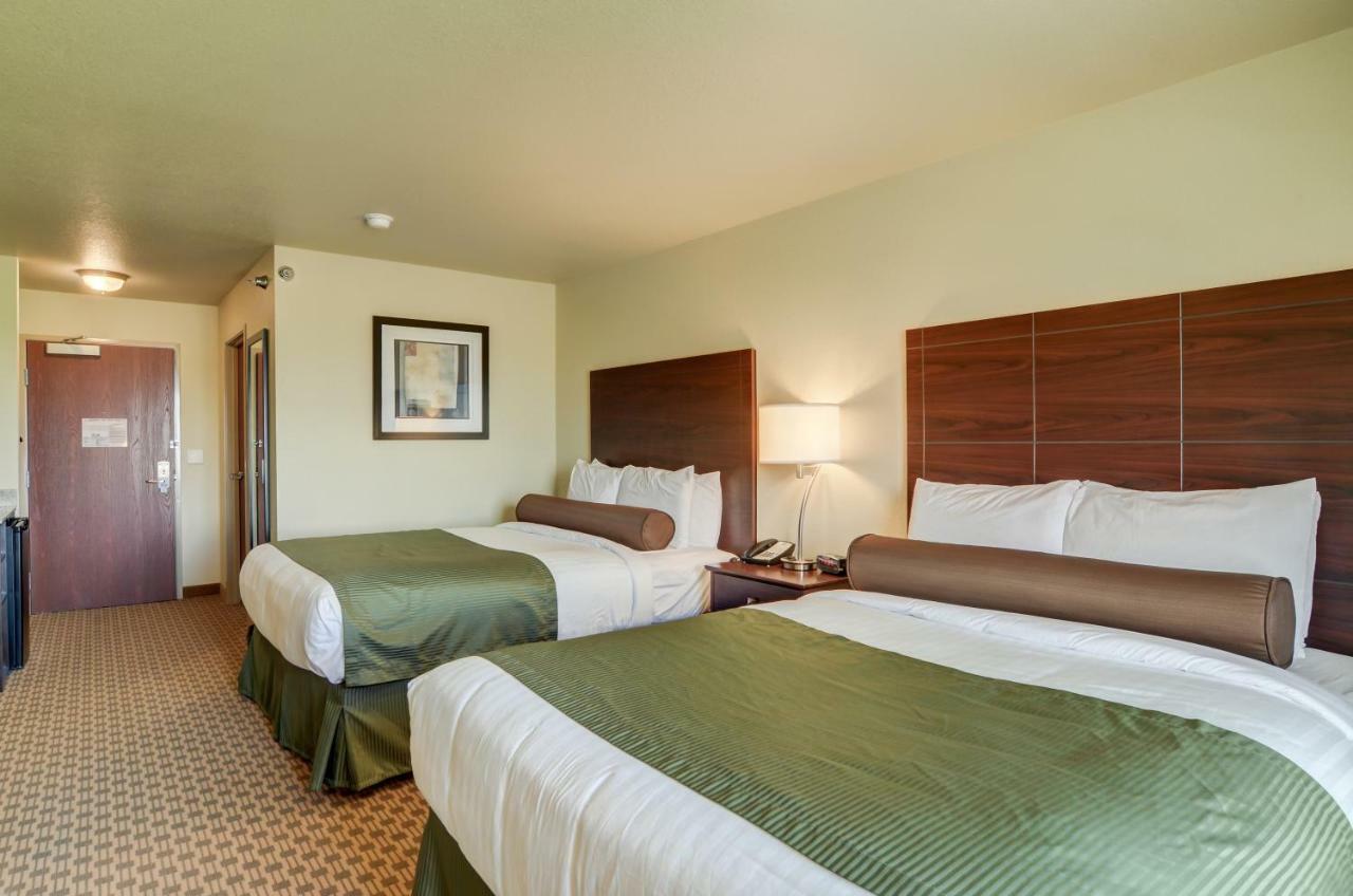 Cobblestone Inn & Suites-Kersey Bagian luar foto