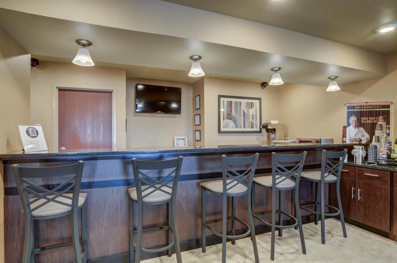 Cobblestone Inn & Suites-Kersey Bagian luar foto