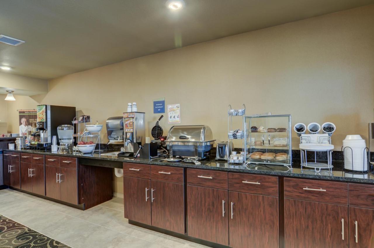 Cobblestone Inn & Suites-Kersey Bagian luar foto
