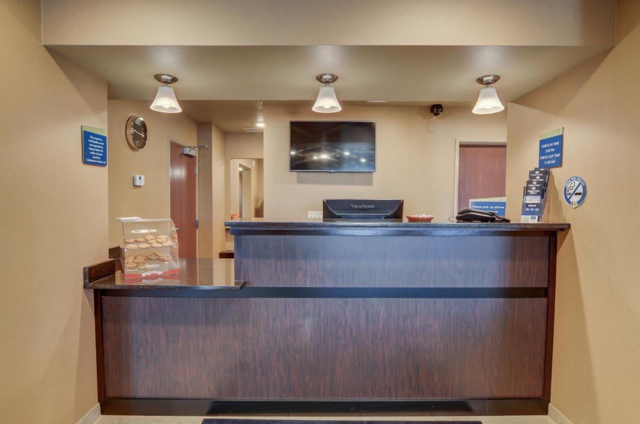 Cobblestone Inn & Suites-Kersey Bagian luar foto