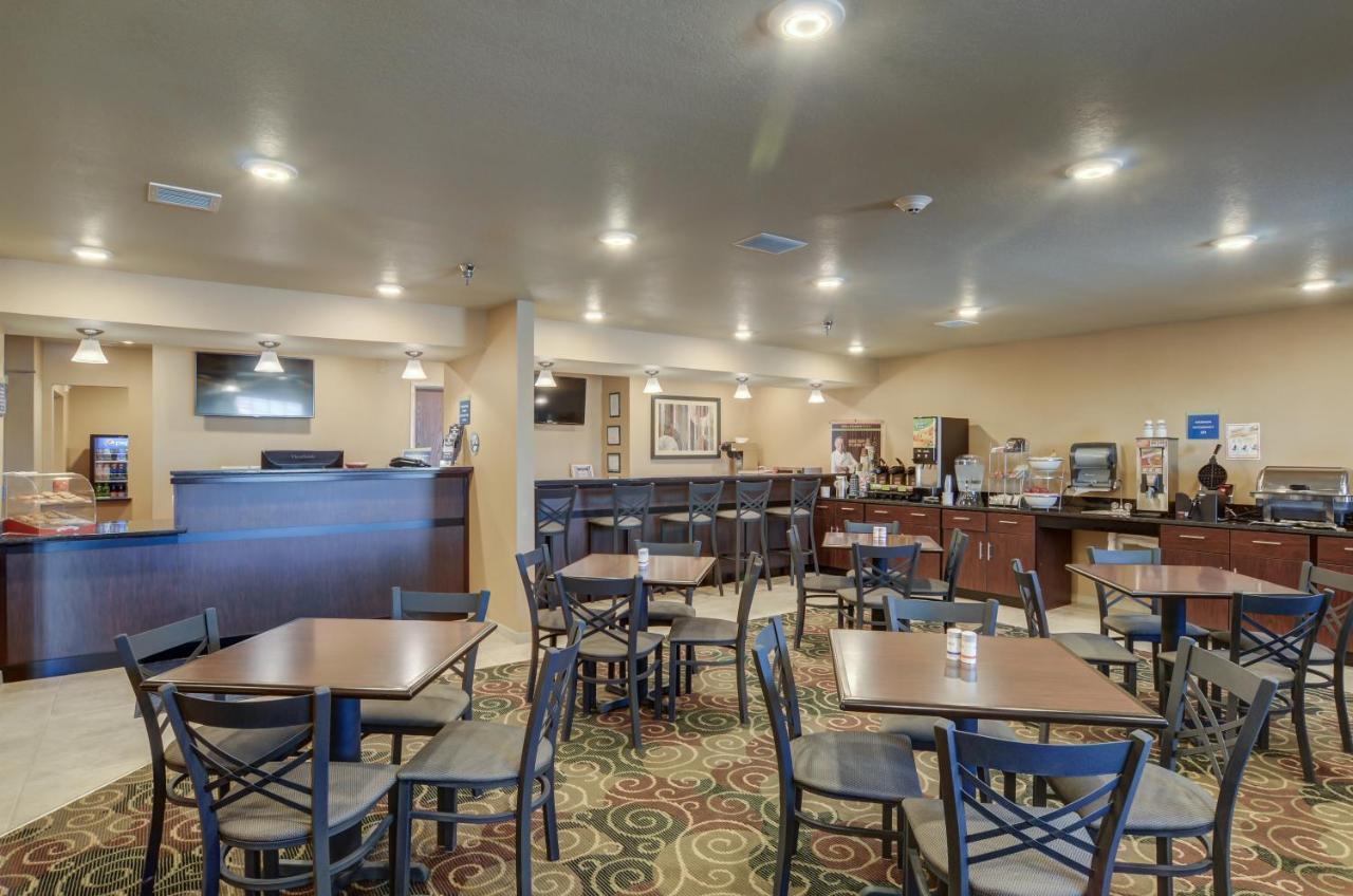 Cobblestone Inn & Suites-Kersey Bagian luar foto