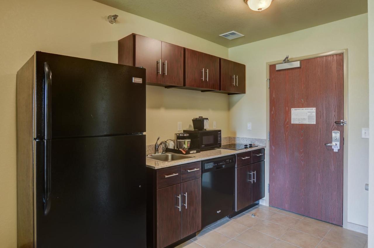 Cobblestone Inn & Suites-Kersey Bagian luar foto